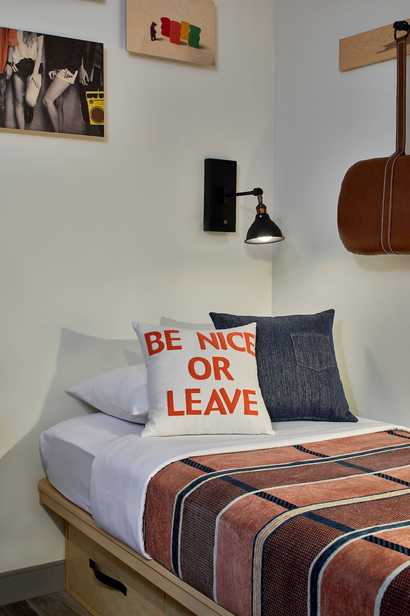Standard, Queen Bed