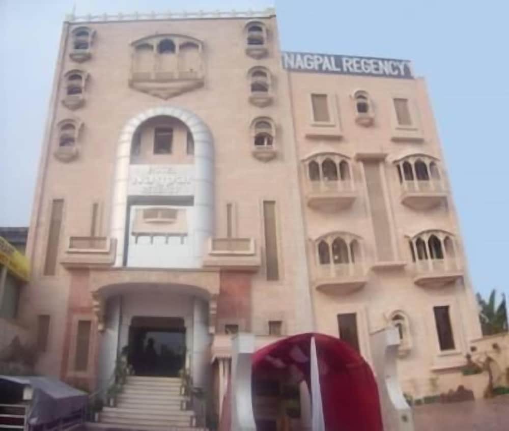 OYO Premium Bhai Bala Chowk 2/48