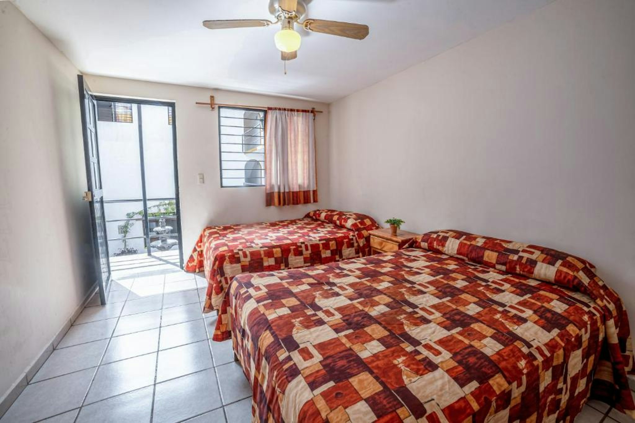 Hotel Meson de Isabel 4/19