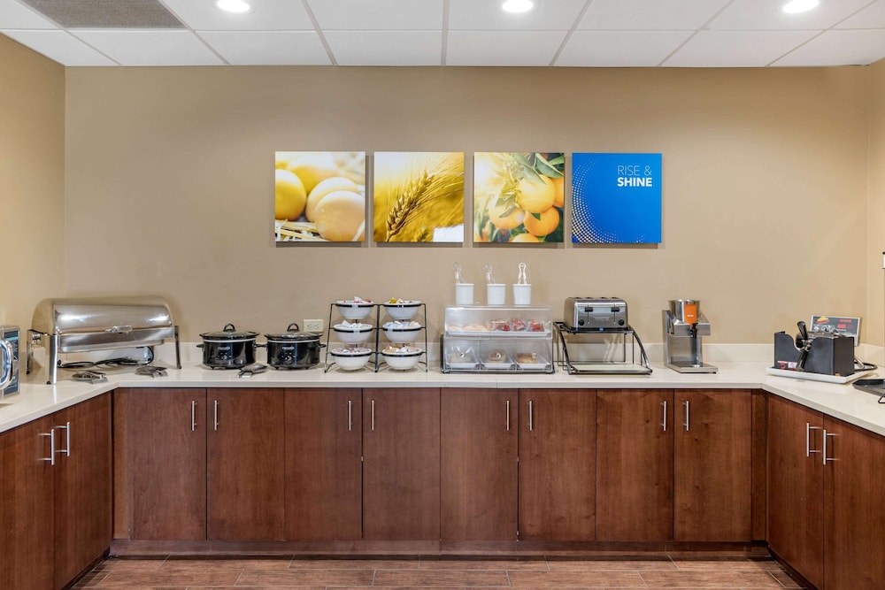 Comfort Inn & Suites Augusta KS 19/31