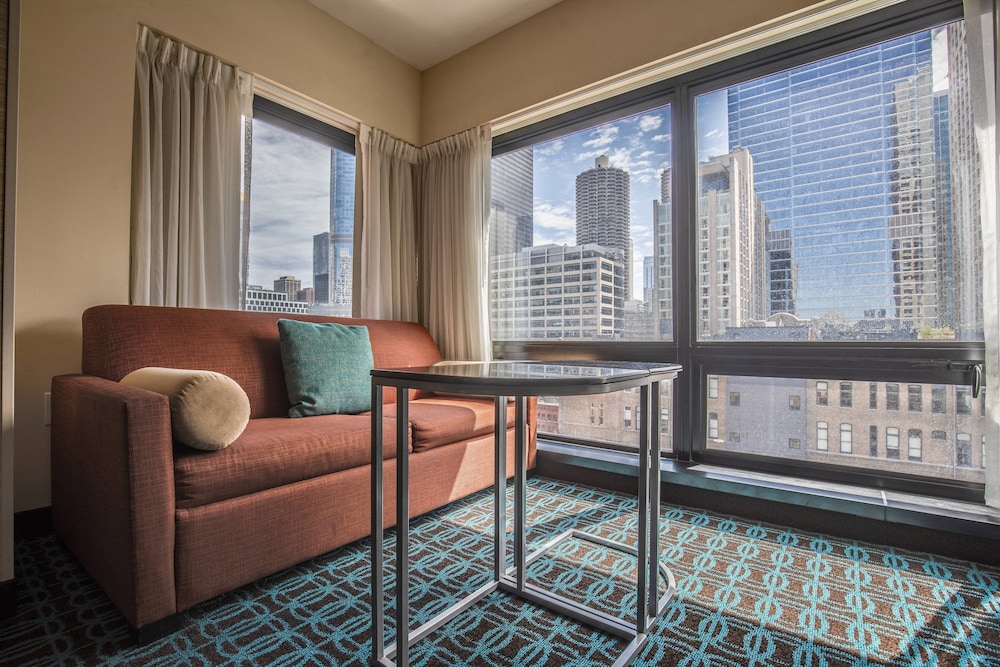 FAIRFIELD INN & SUITES CHICAGO DOWNTOWN/RIVER NORTH 28/47
