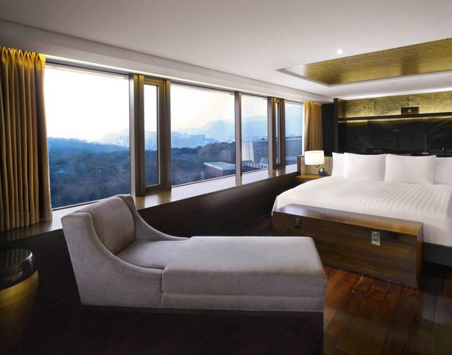 Grand Premier Pool Suite