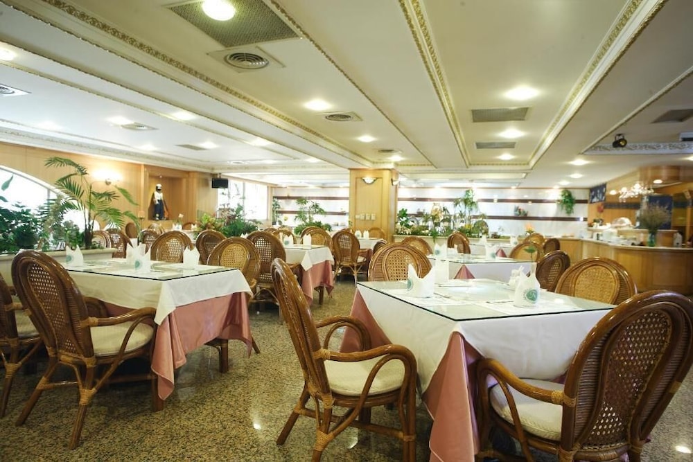 Kingdom Hotel 38/50