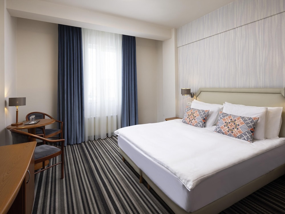 Mercure Sibiu Airport 9/48