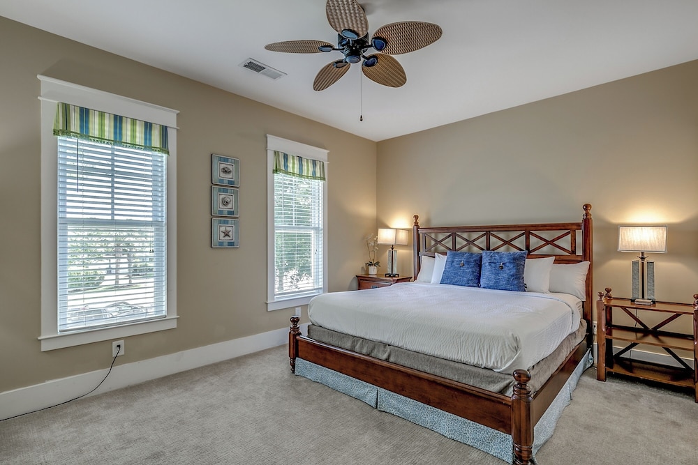 4 Bedrooms, House, 3 King Beds, Queen Bed, Accessible