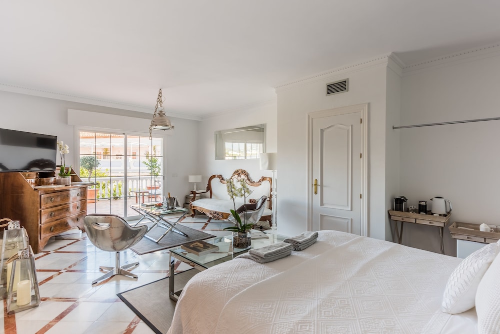 Molo 44 Suites Puerto Banus 64/85