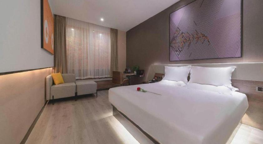 IU Hotels Wuhan Jianghan Road Metro Station 24/50