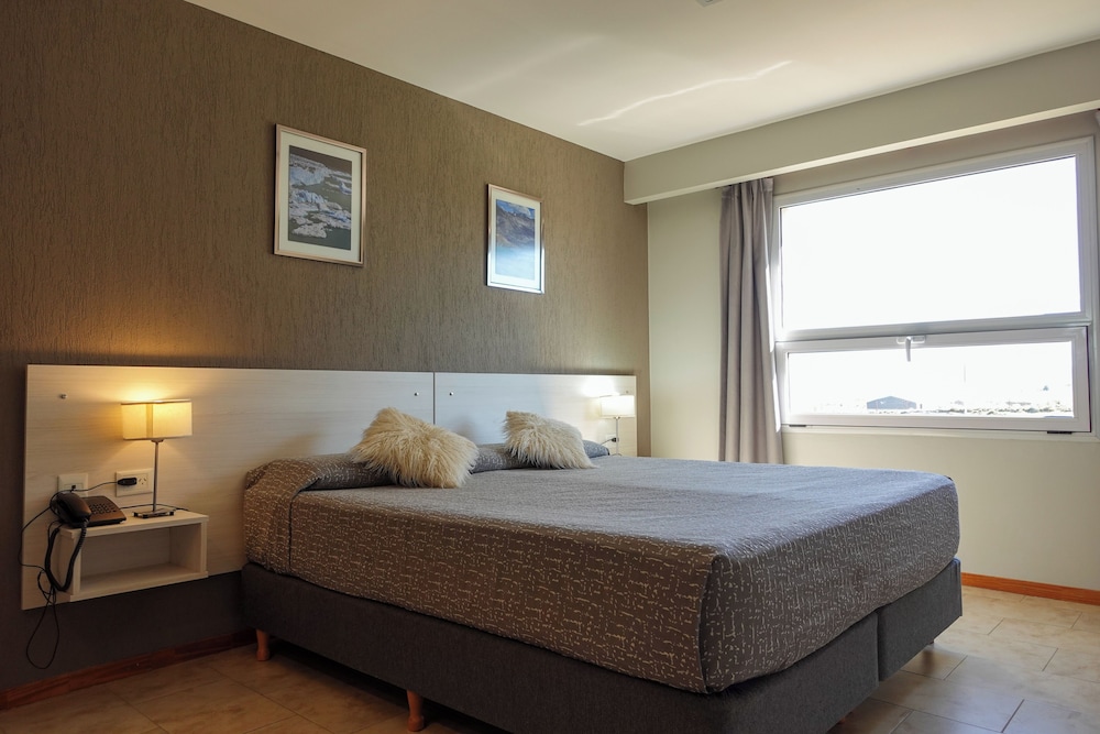 ROOM, DOUBLE BED
