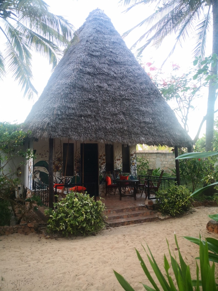 Mambo Ocean Resort 3/50