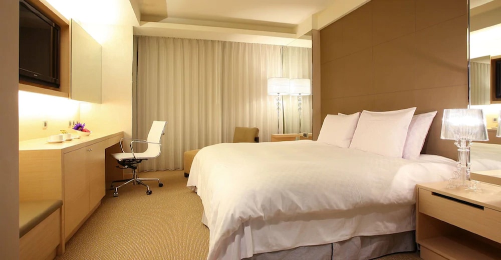 THE CRYSTAL RESORT SUN MOON LAKE 14/50