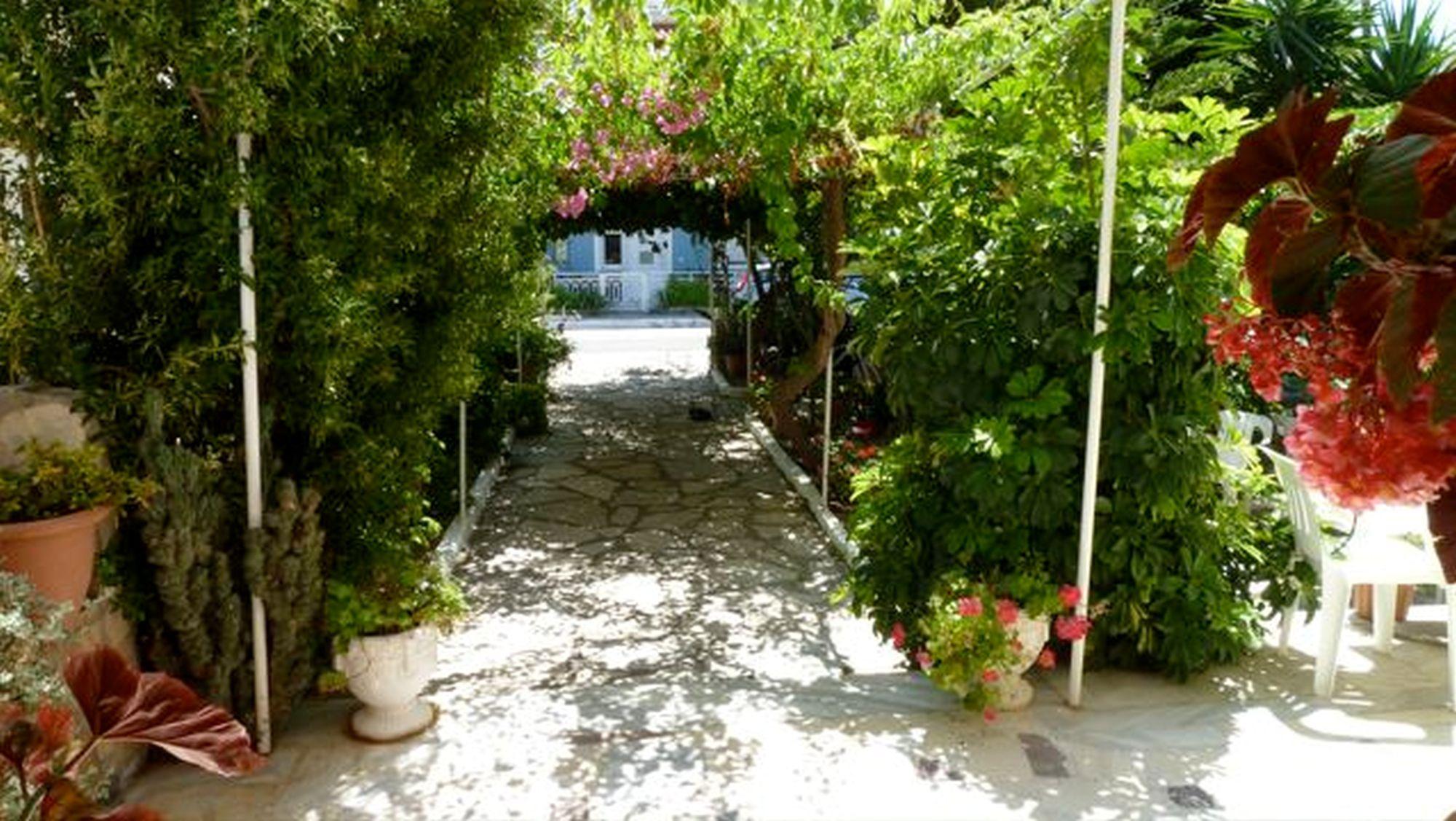 Niki Hotel 9/10