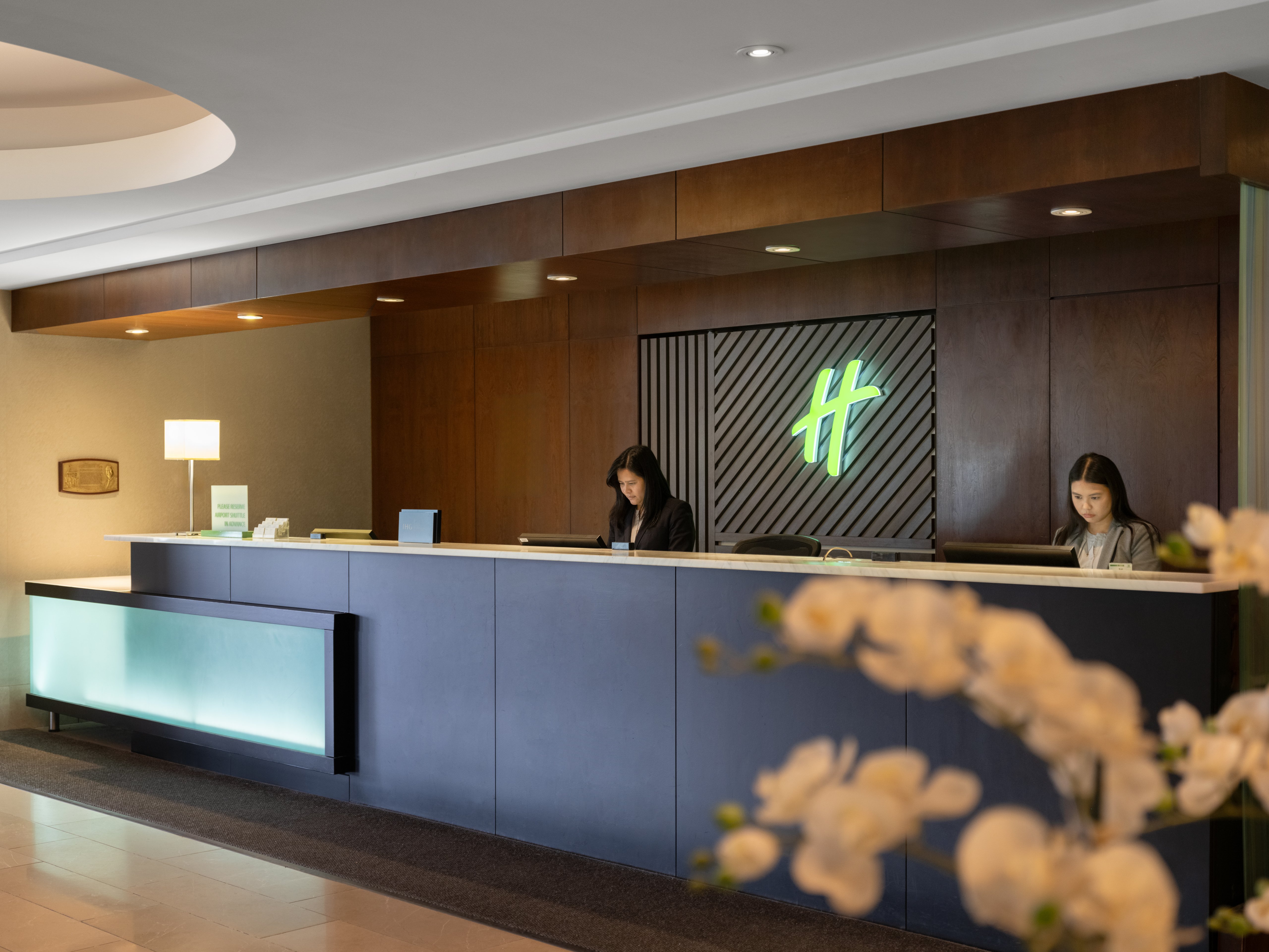 Holiday Inn Calgary- Airport 7/65