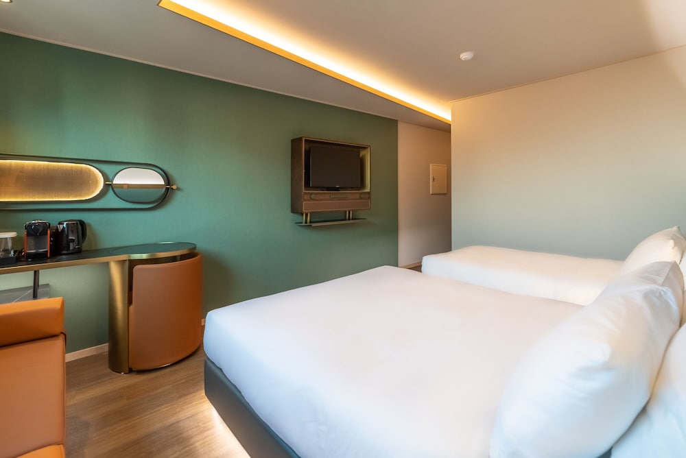 Amber Hotel Central 15/50