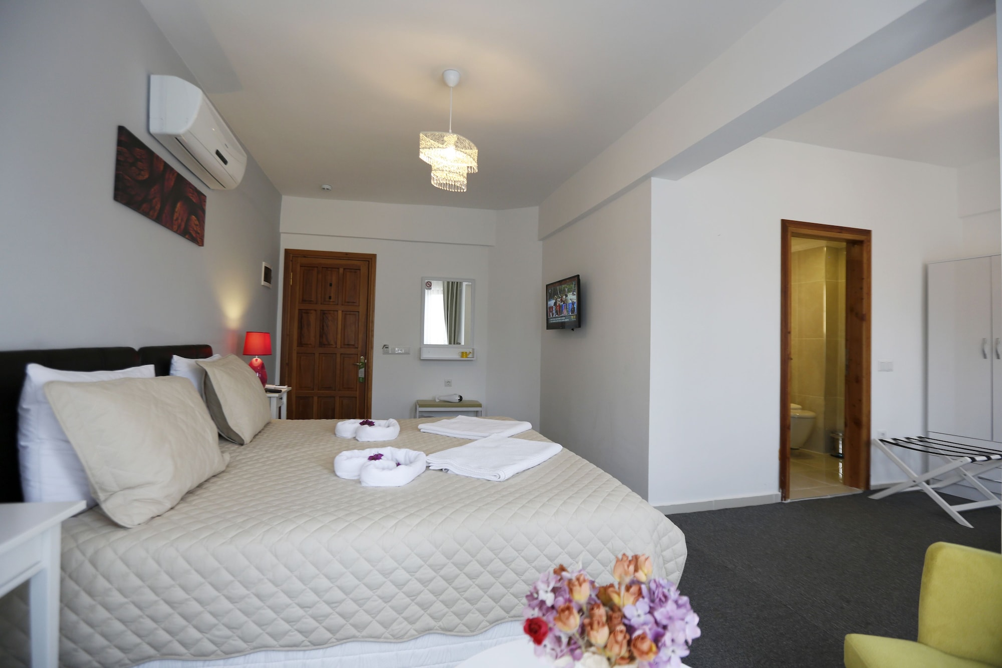 FAMILY, 1 DOUBLE AND 1 SINGLE BED