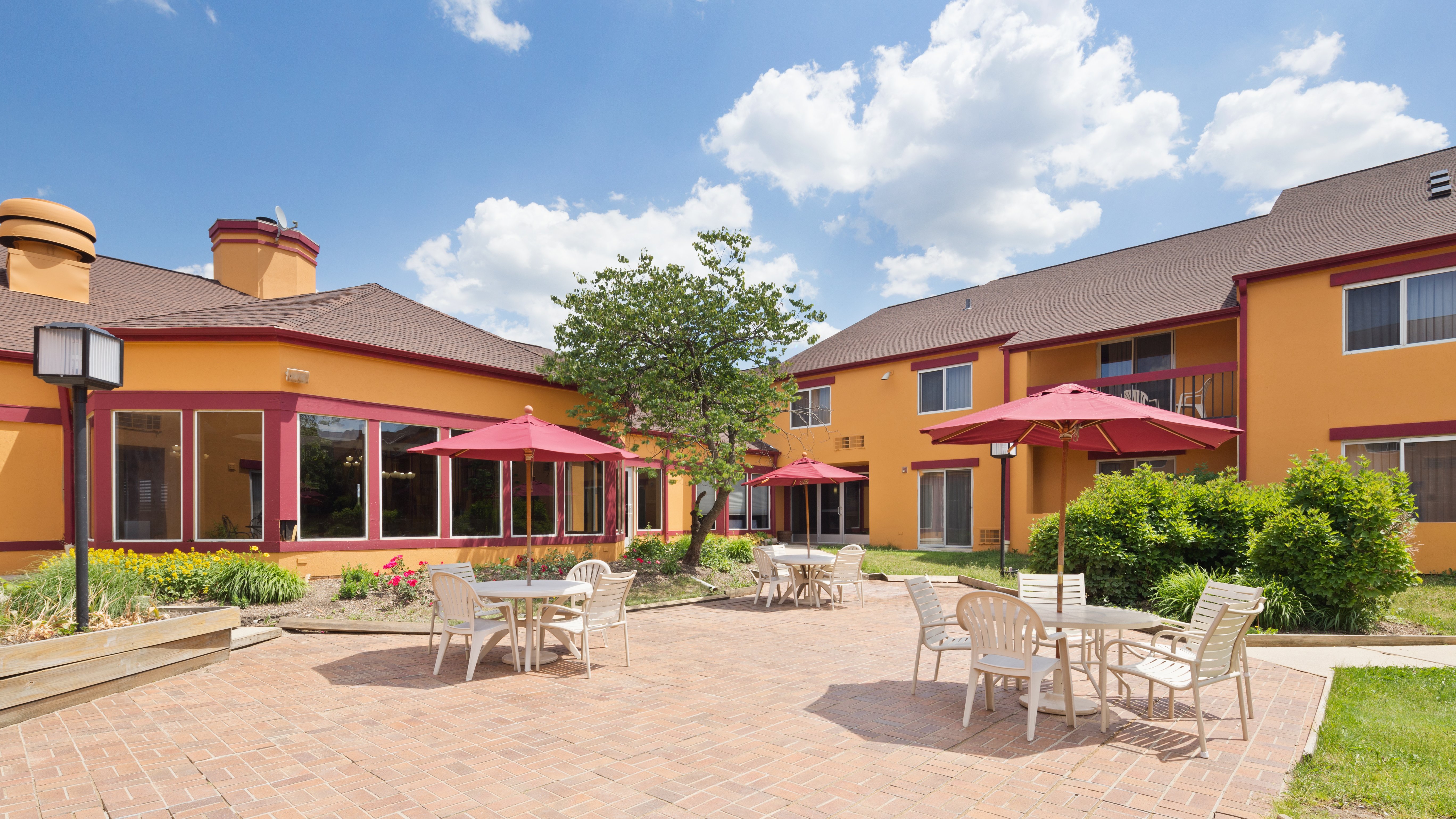 Chicago Club Inn & Suites 4/32
