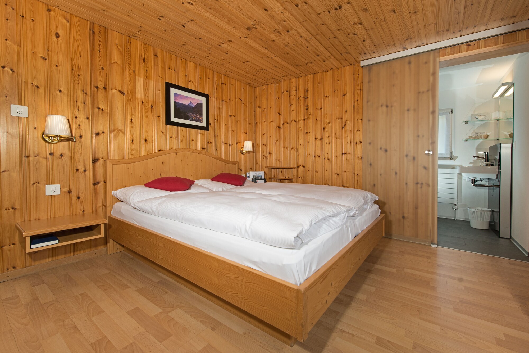 غرفة قياسية بسرير كوين، Hotel Alpina 3/8