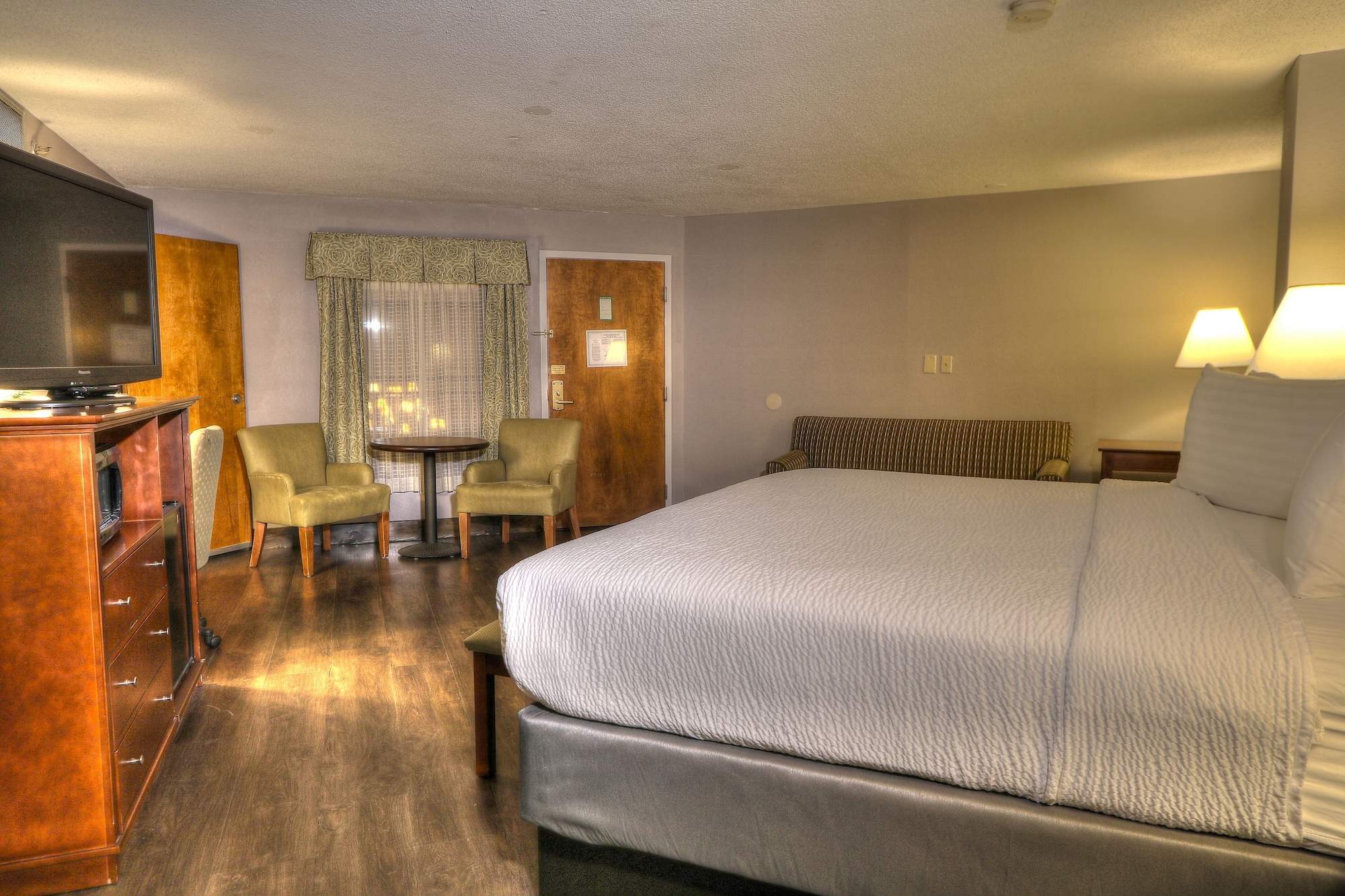 SUPERIOR, KING BED, SOFA