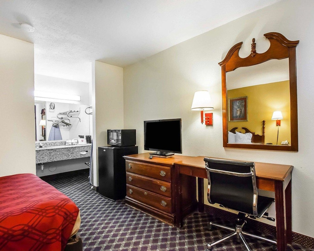 Econo Lodge Dyersburg I-155 12/27