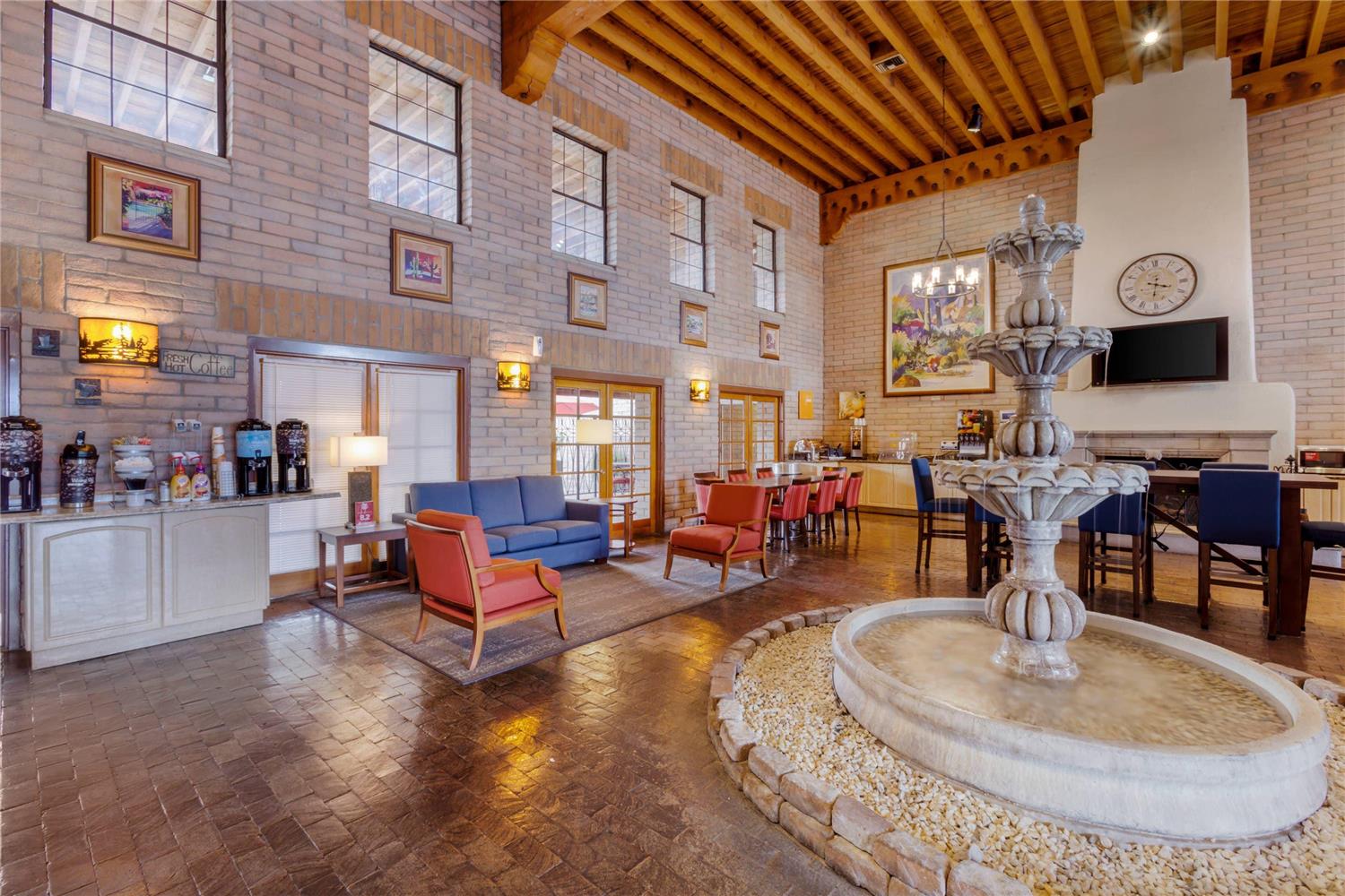 Comfort Suites Tucson near Sabino Canyon 33/47