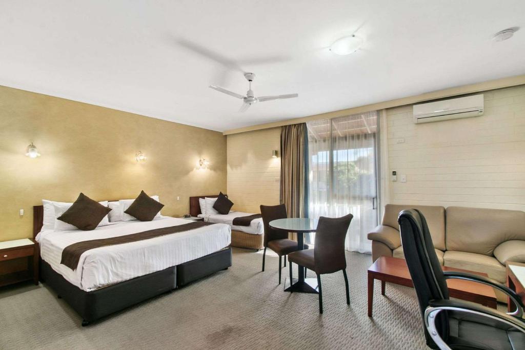 Upgrade, 1 King and 1 Single Beds