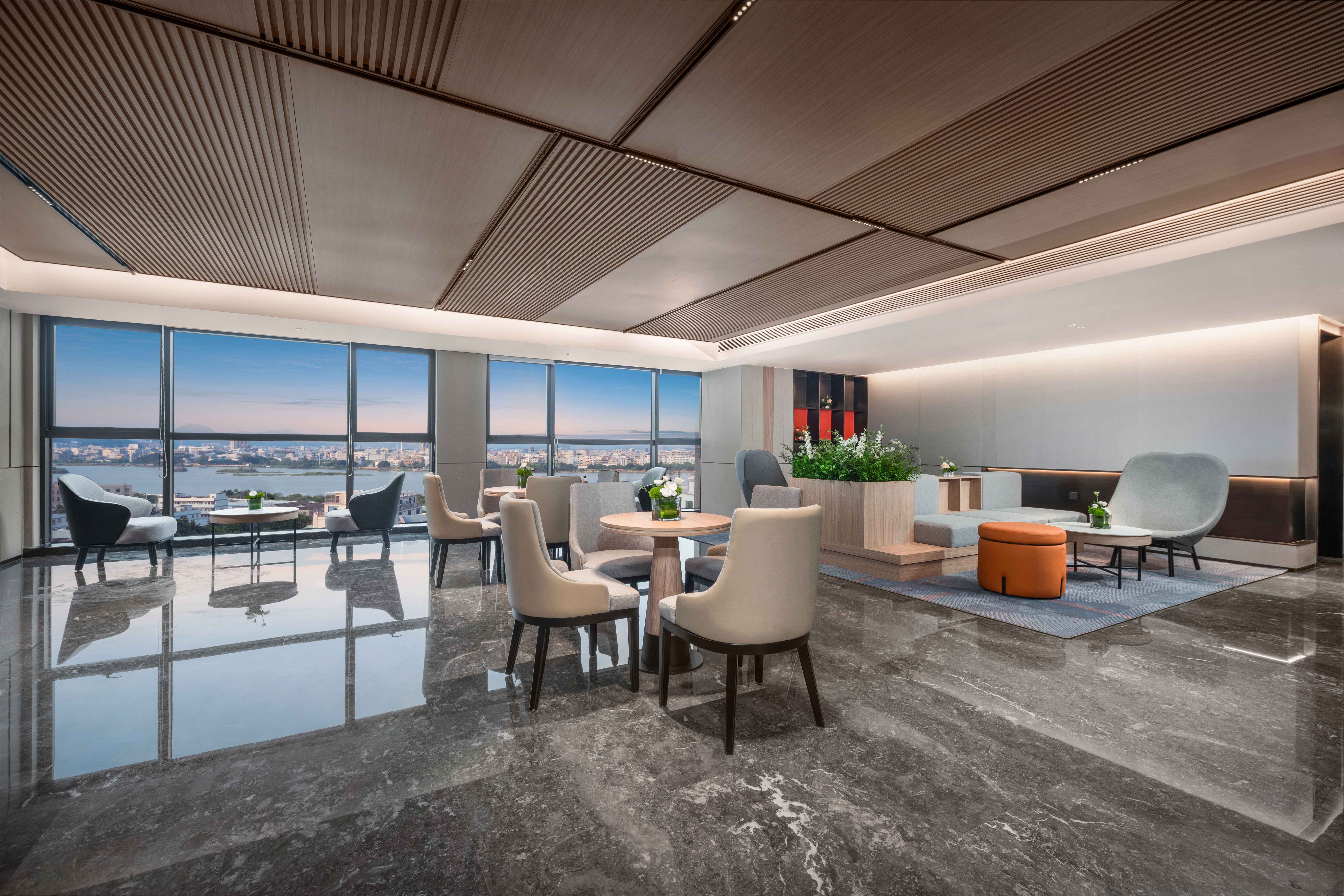 Holiday Inn Express Shantou Chenghai 24/48