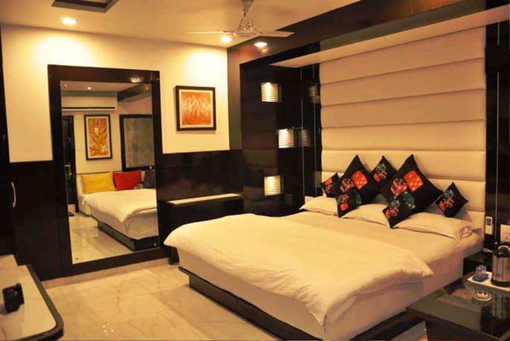 HOTEL VIJAN PALACE 11/28