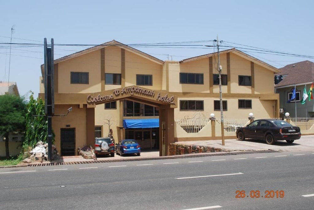 Ampomaah Hotel 36/45