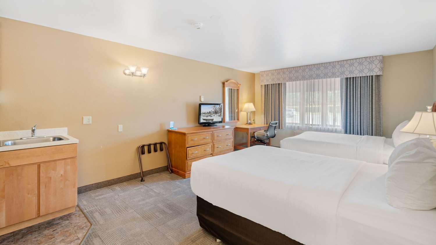 Efficiency, 2 Queen Beds