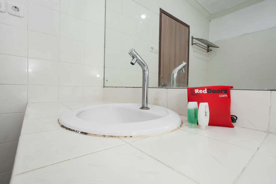 Reddoorz Panglima Sudirman 27/27