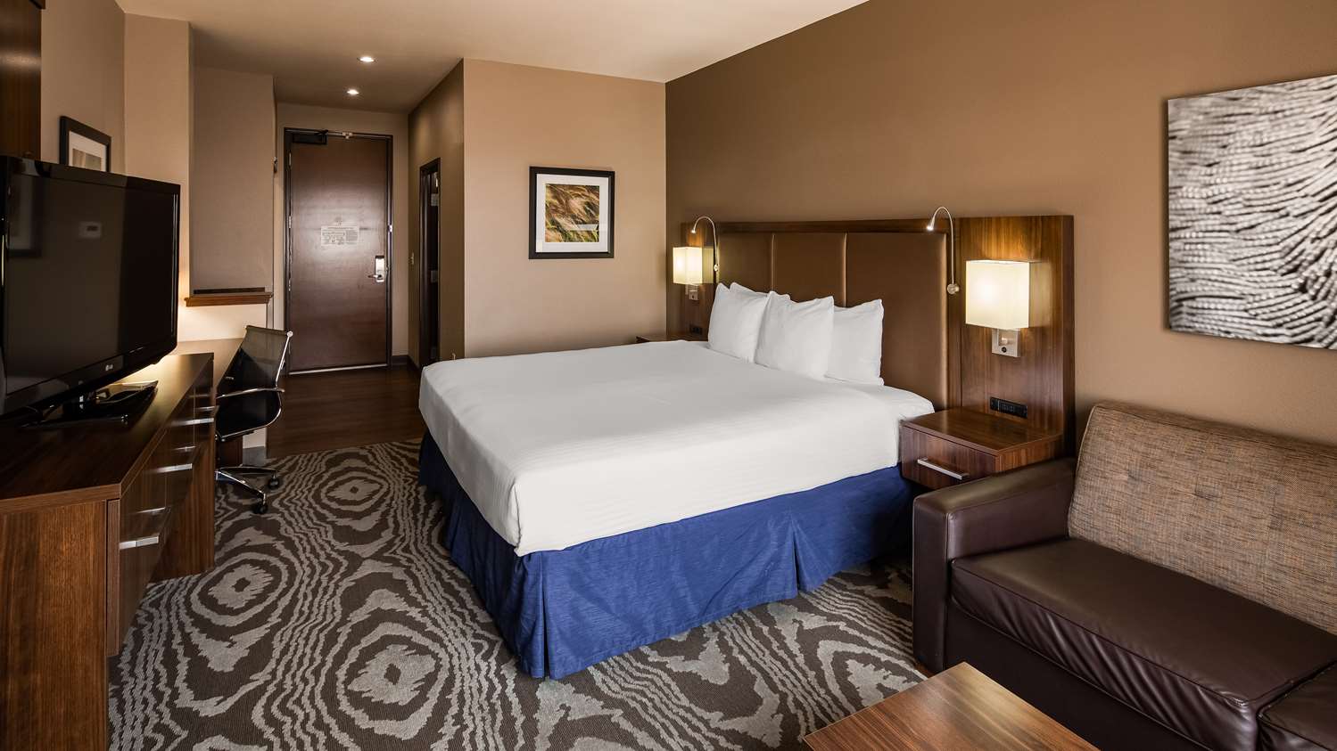 جناح بسرير كينج مع أريكة، Best Western Plus Williston Hotel & Suites 3/8