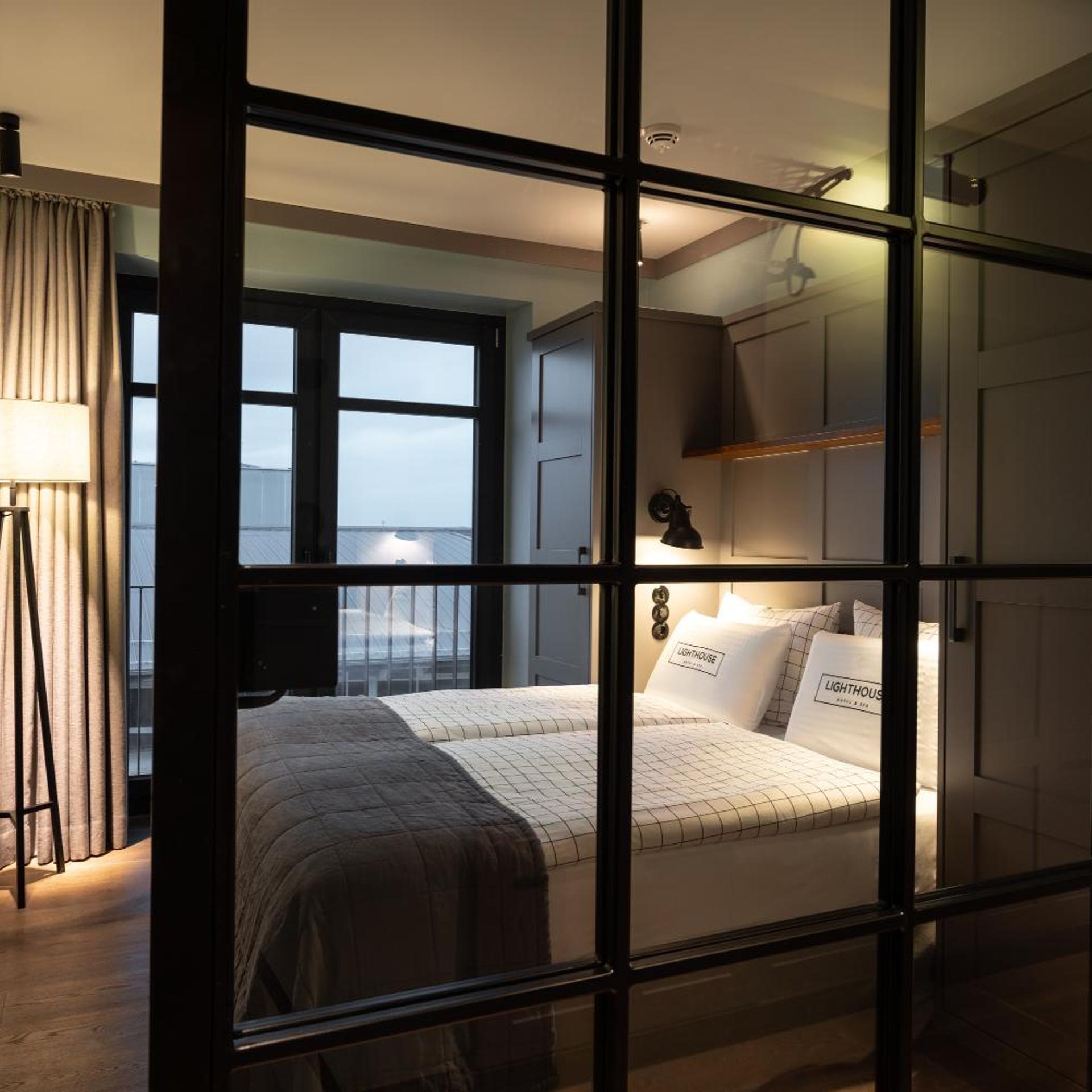 Harbor, Suite