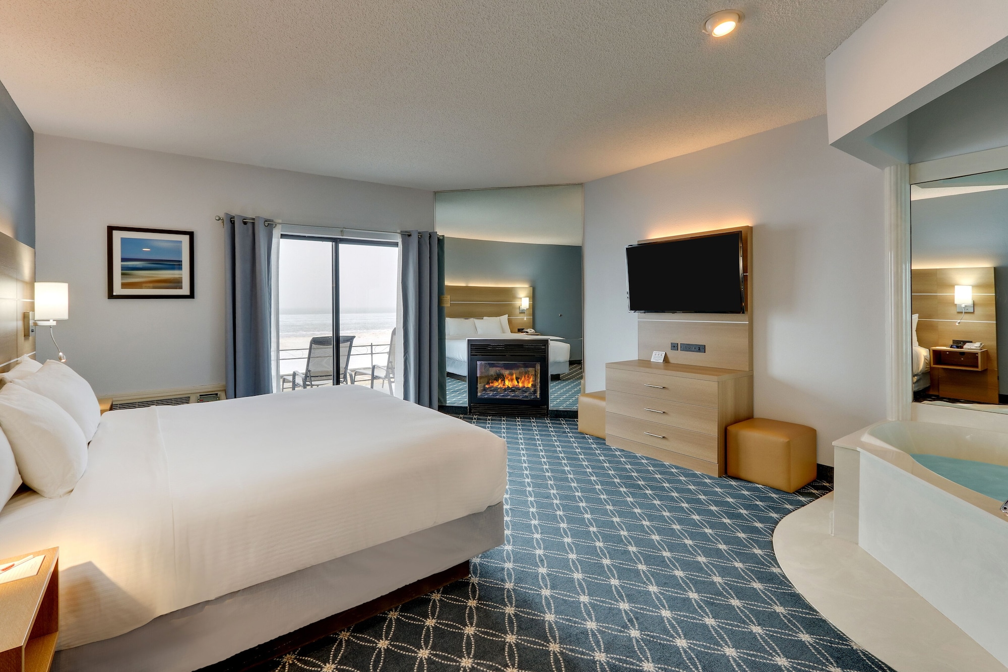 DELUXE, KING BED, LAKE VIEW, JETTED TUB, PATIO