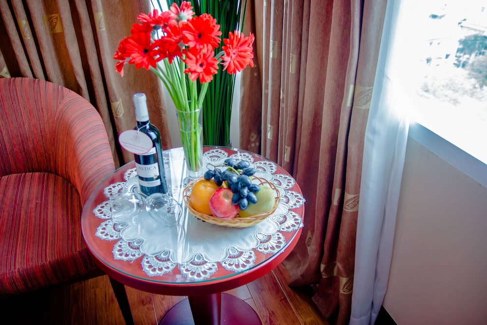 Kin Hotel Thi Sach Edition 51/55