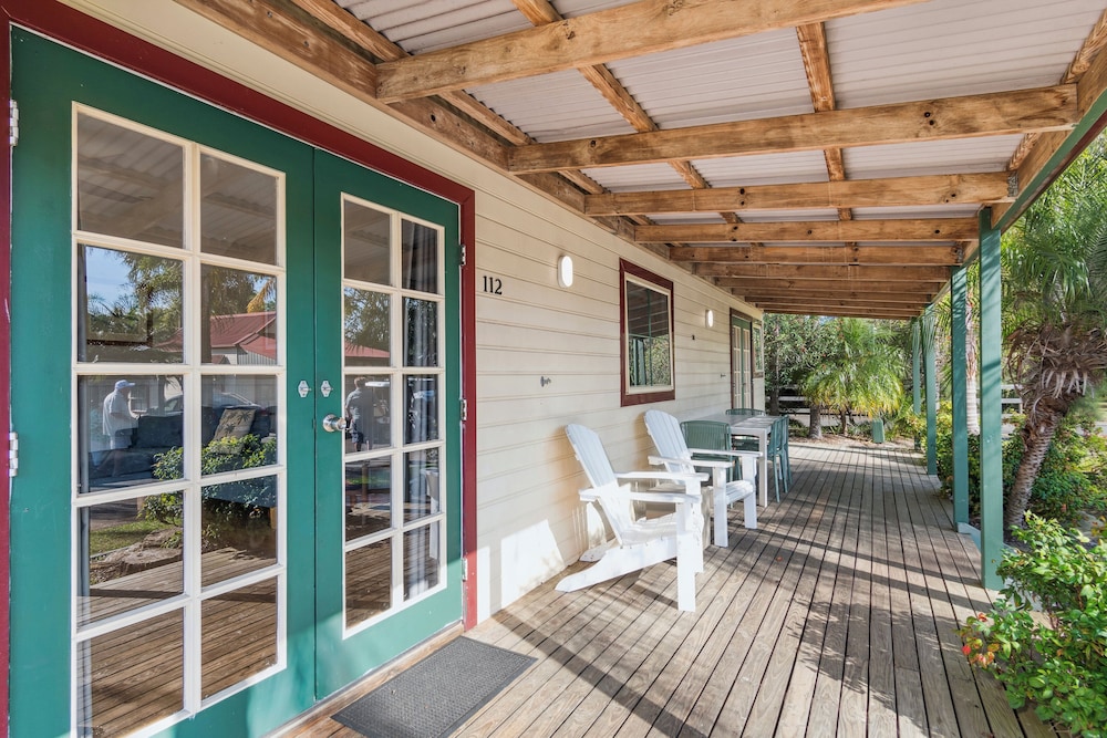 Coachhouse Marina Resort 22/50