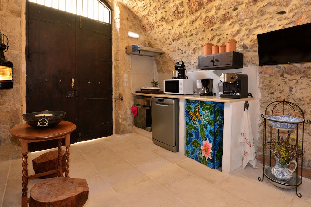 Antonia's House 37/50