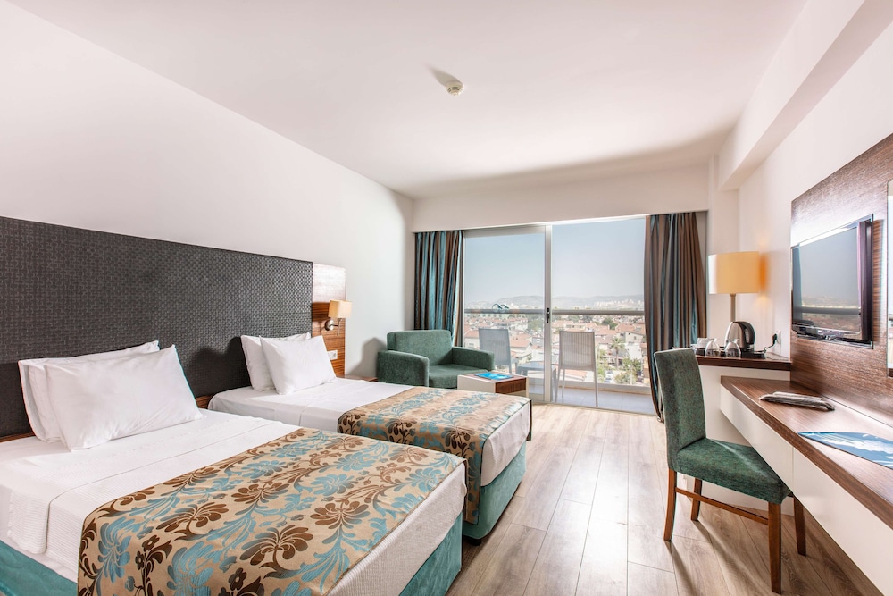 Palm Wings Beach Resort&Spa Kusadasi 10/50