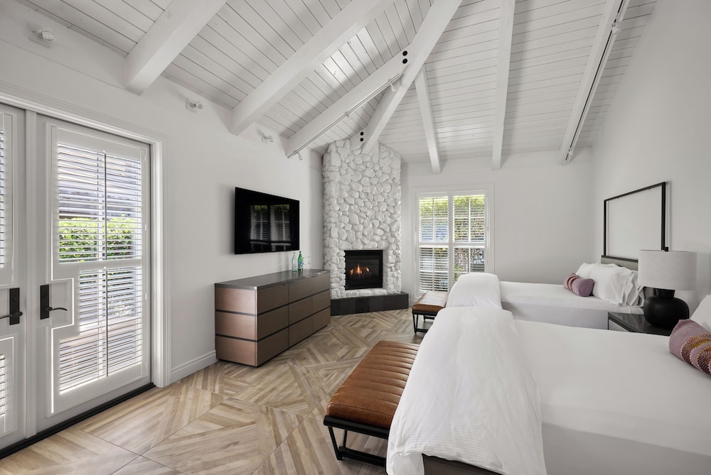 Renovated, Deluxe, 2 Queen Beds