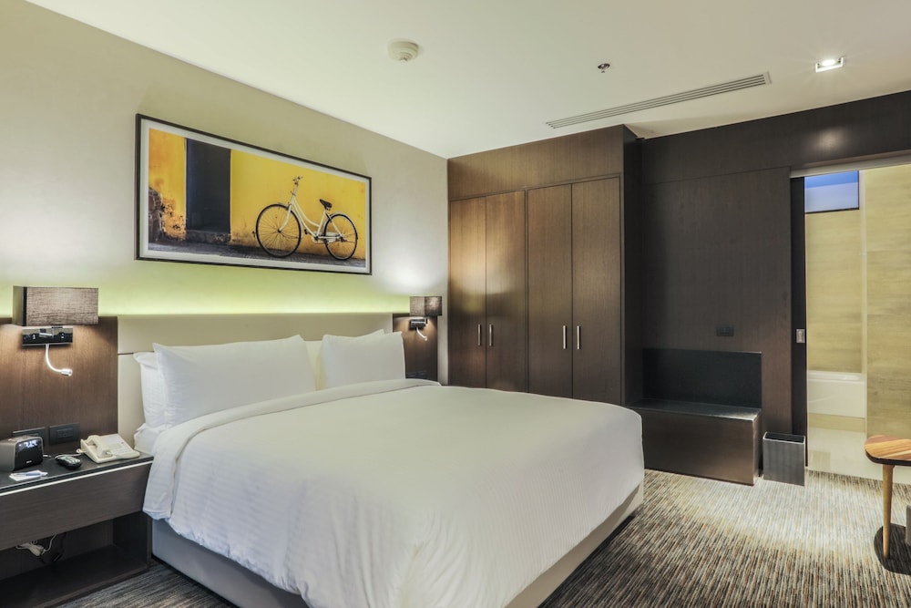 Suite, King Bed, City View, Terrace