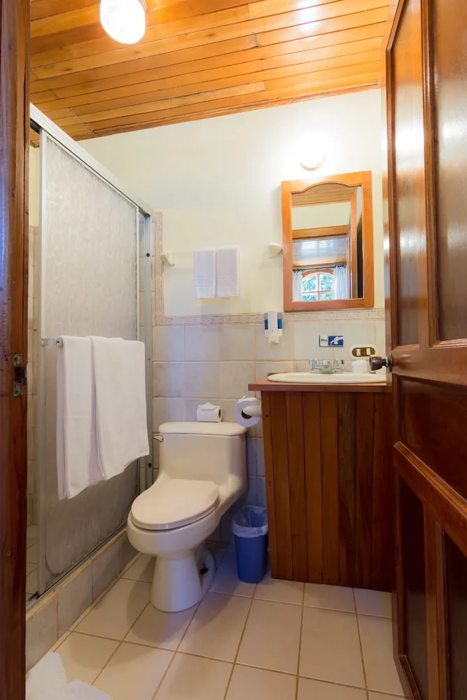 Monteverde Country Lodge 70/72