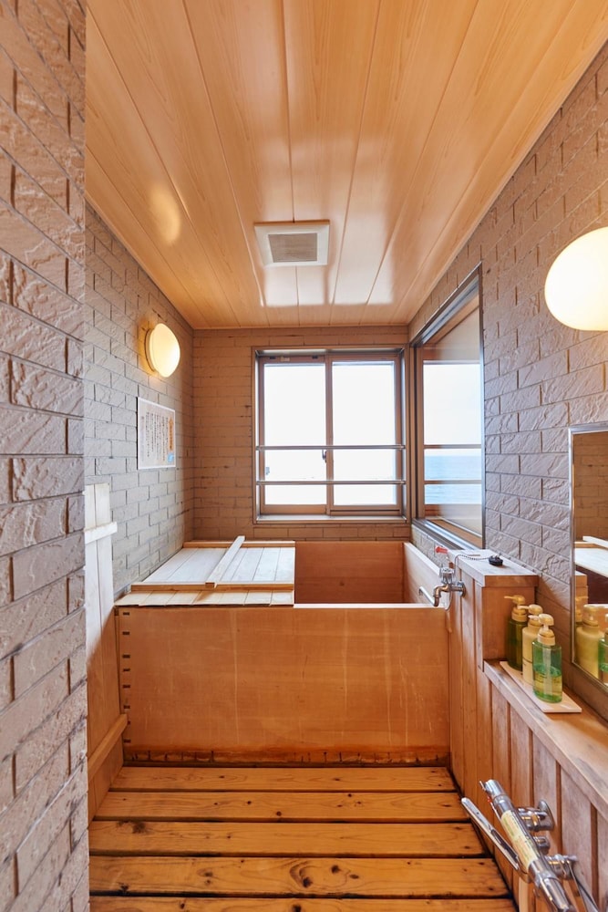 Yunohama Hotel 9/72