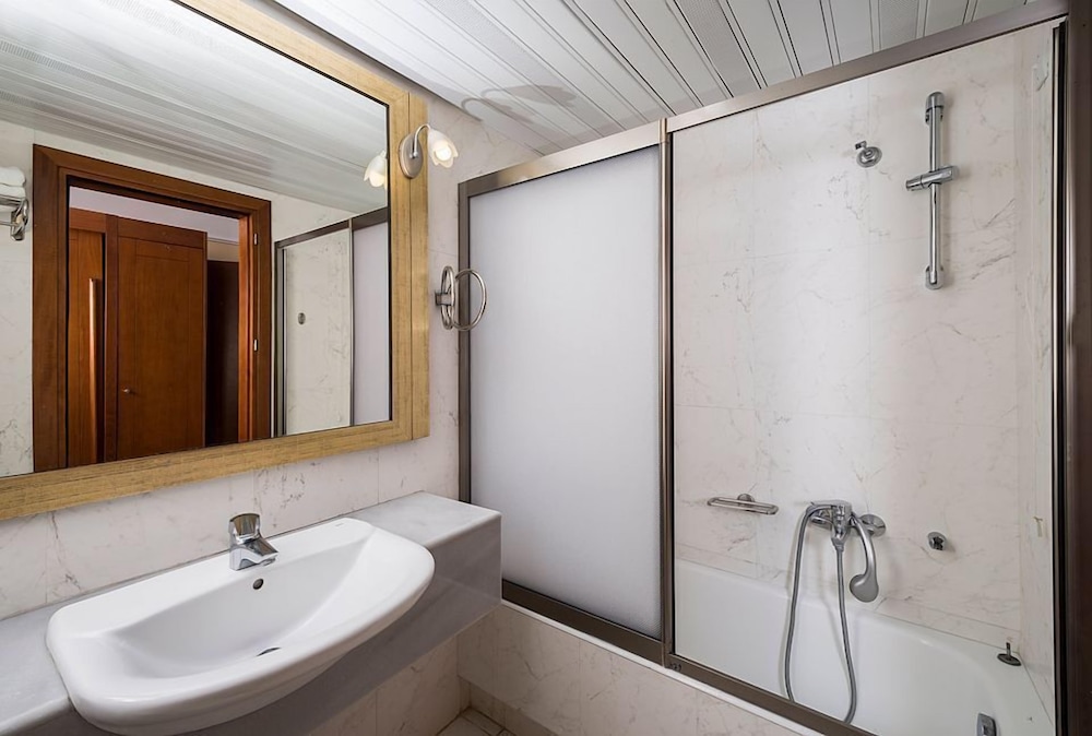 Vantaris Luxury Beach Resort 40/42