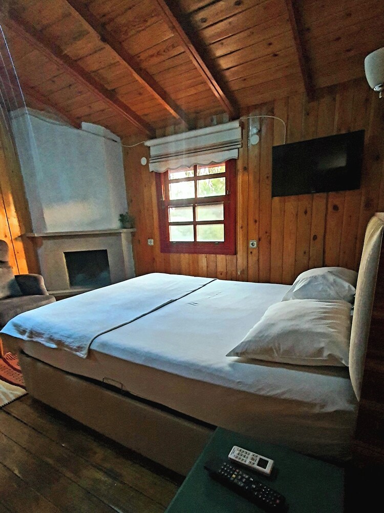 Albatross Dag Evleri Butik Otel 7/24