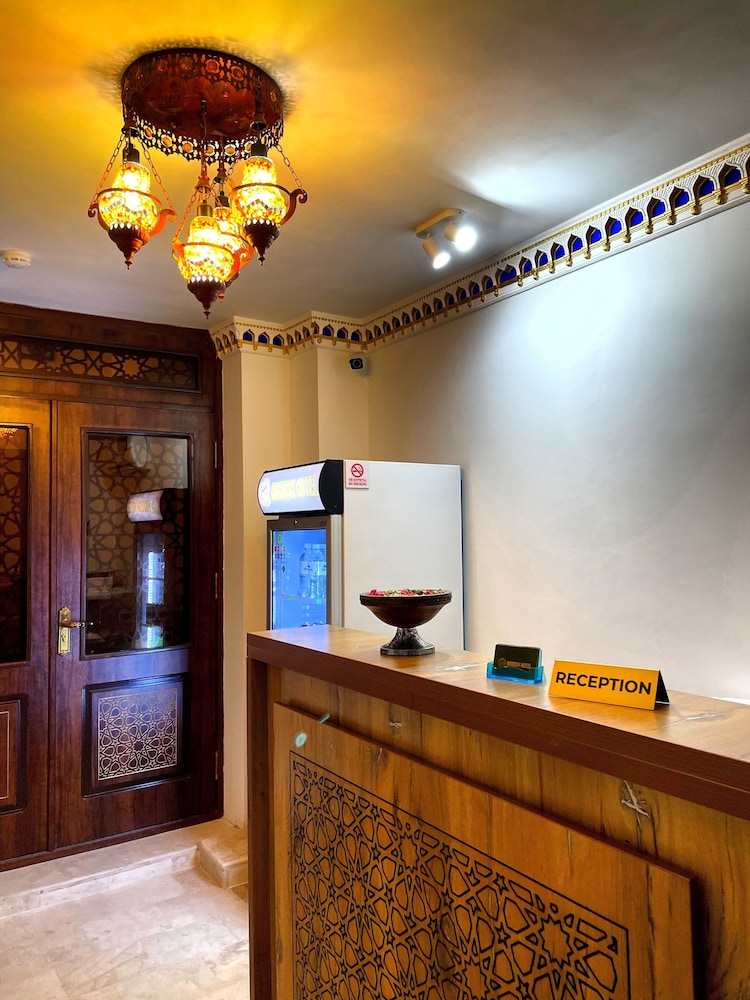 Bobosh Hotel 2/50