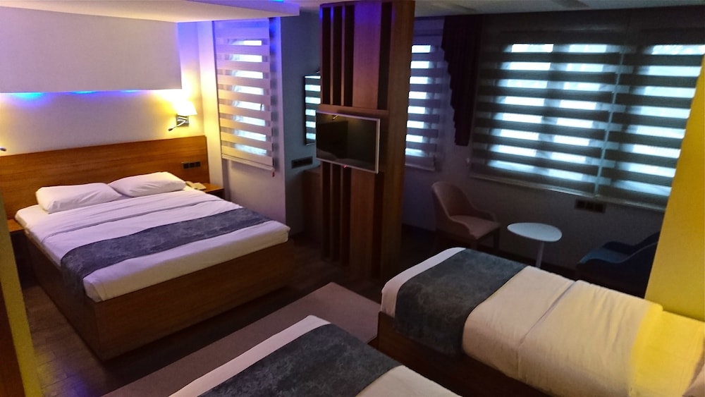Nur Hotel 8/33