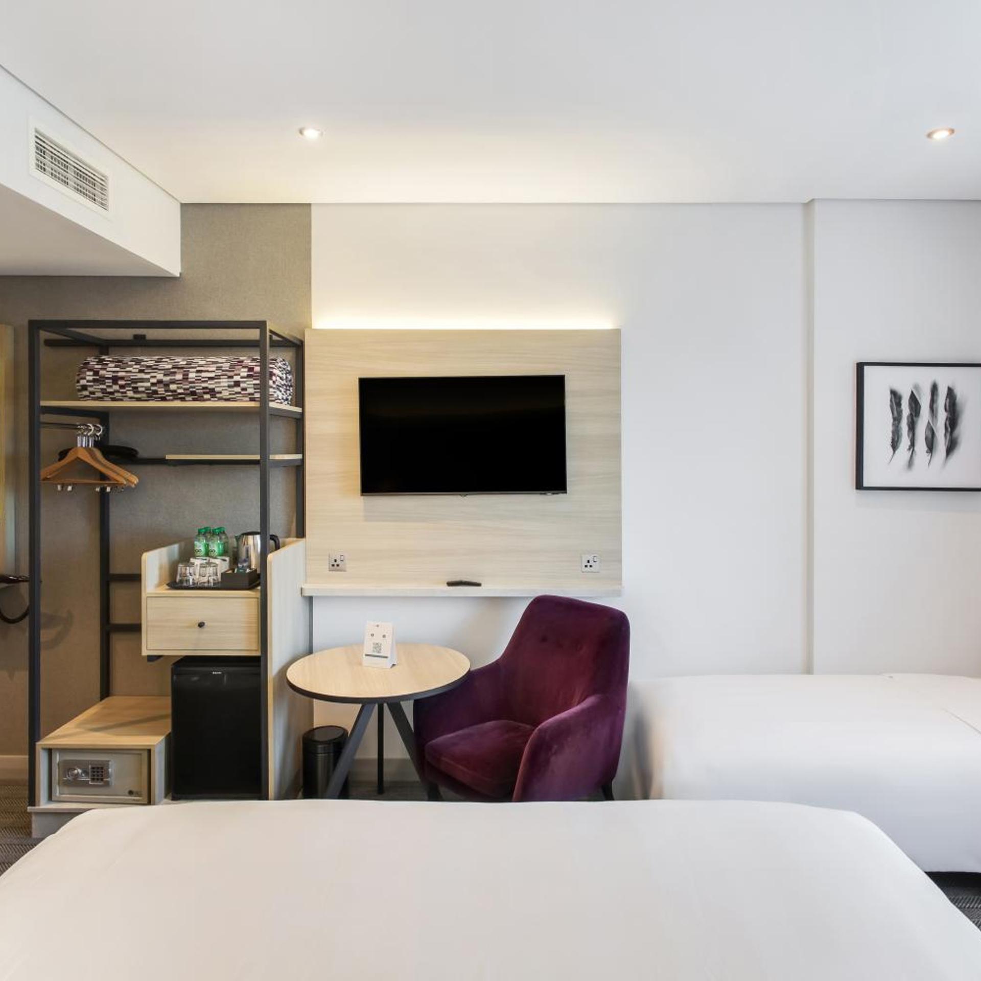 New Style, Family, King Bed، Premier Inn Abu Dhabi Capital Centre 8/10