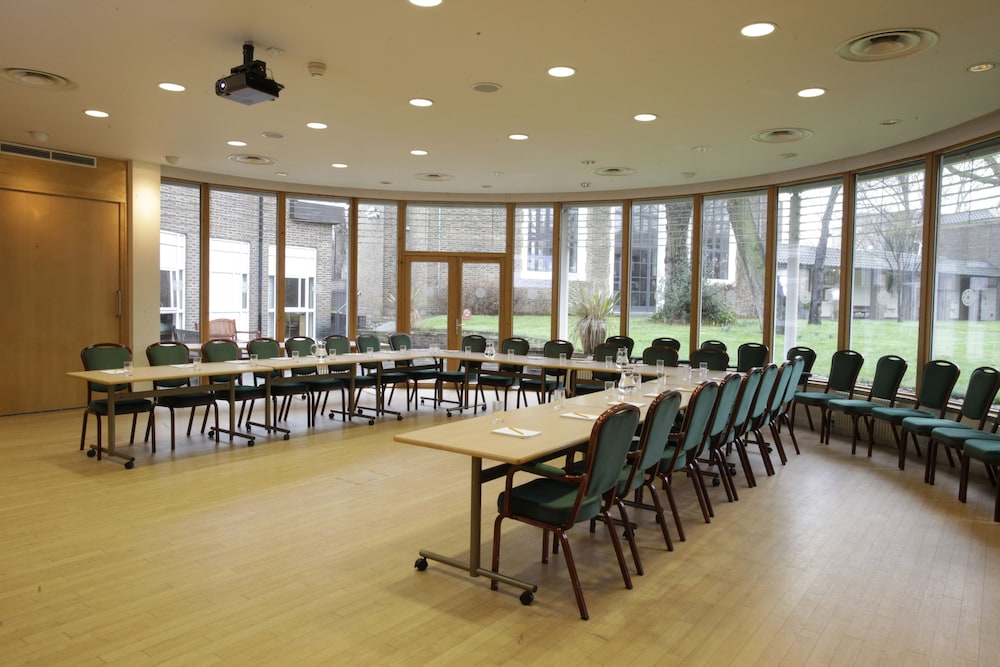 The Royal Foundation of St Katharine 68/75