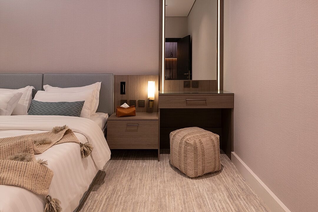 EXECUTIVE, SUITE