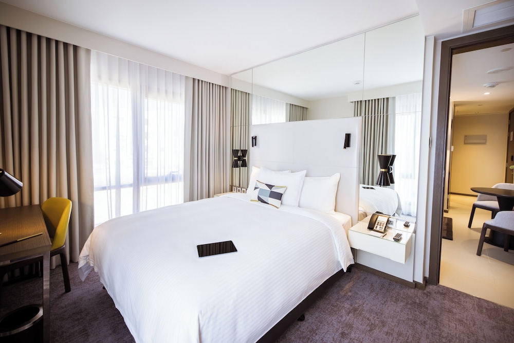 FAMILY, MULTIPLE BEDS