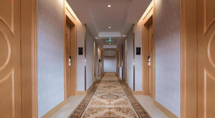 Vienna Hotel (Shenzhen Qinghu Metro Station) 41/54
