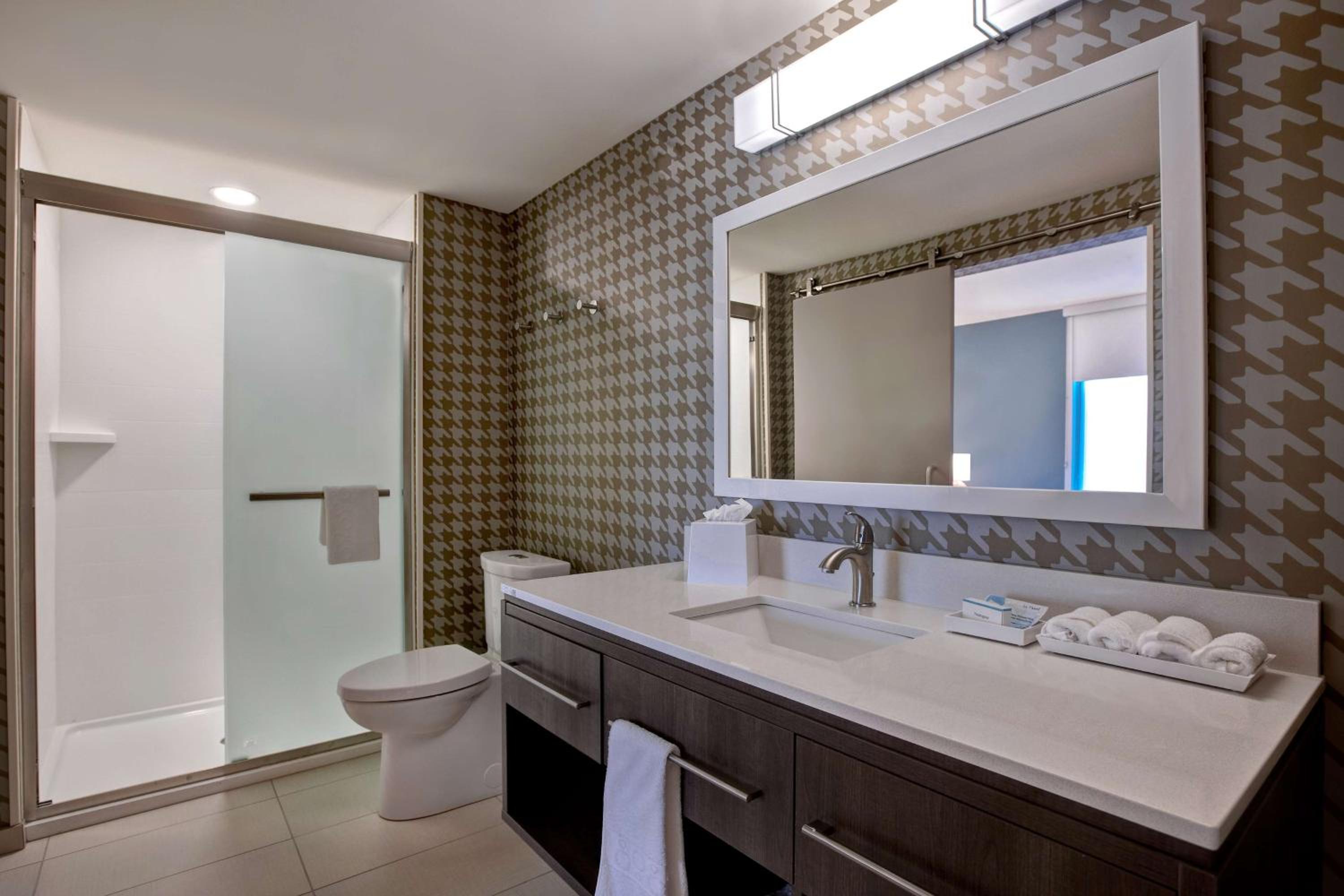 1 BEDROOM, SUITE, KING BED